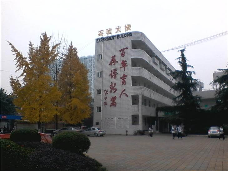 四川省彭州市第一中學(xué)院校環(huán)境