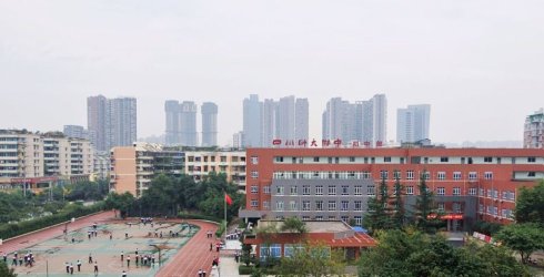 四川師范大學(xué)附屬中學(xué)地理位置在哪里？