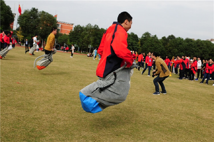 德陽外國語學校是一所民辦高中嗎？