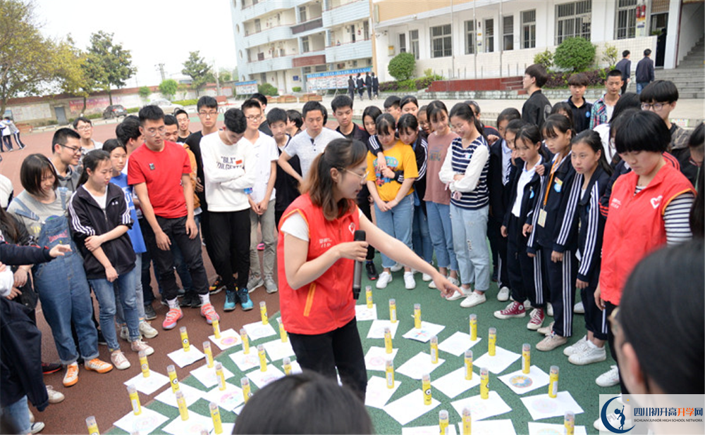 近幾年新都泰興中學(xué)高中錄取的分數(shù)線是多少？